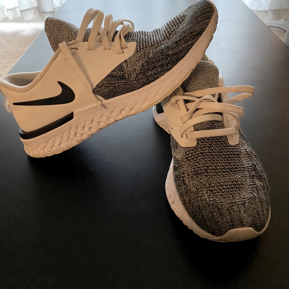 Nike Odyssey Flyknit React
